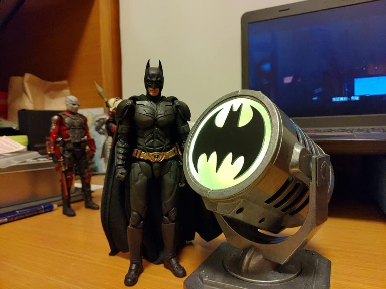 Batman Metal Die-Cast Bat-Signal