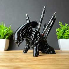 Alien Xenomorph-Inspired Pen Holder